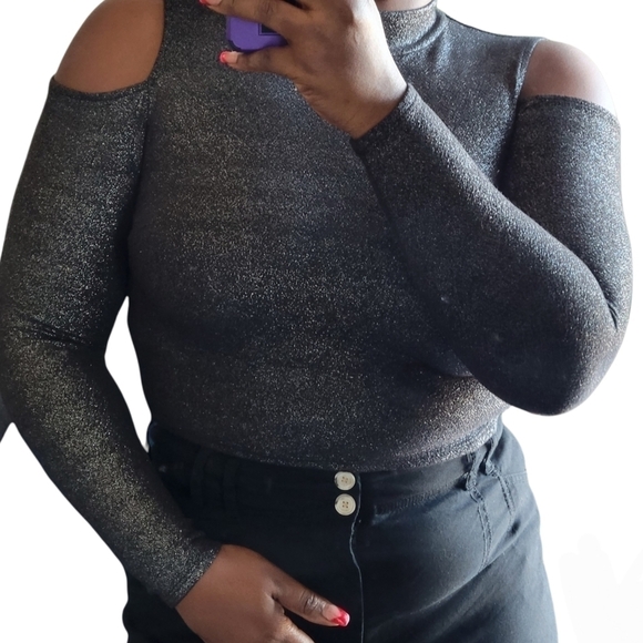 Bebe Y2K cold shoulder gunmetal Mettalic mock neck cropped top size L - Picture 9 of 12